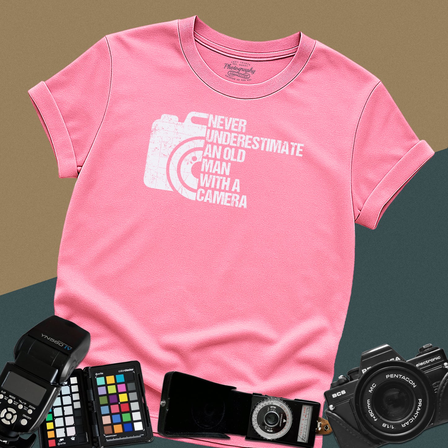 0081. Never Underestimate An Old Man With A Camera Grunge Photo Camera Unisex T-Shirt