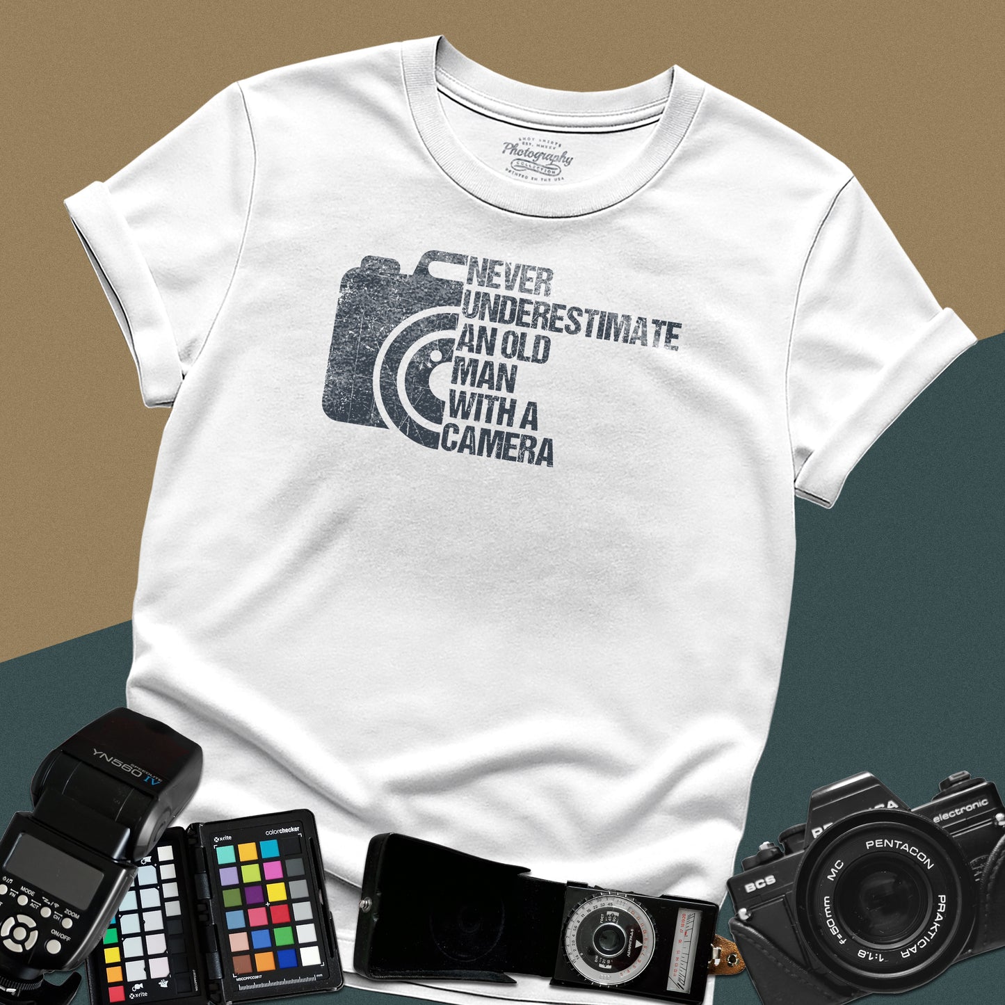 0081. Never Underestimate An Old Man With A Camera Grunge Photo Camera Unisex T-Shirt