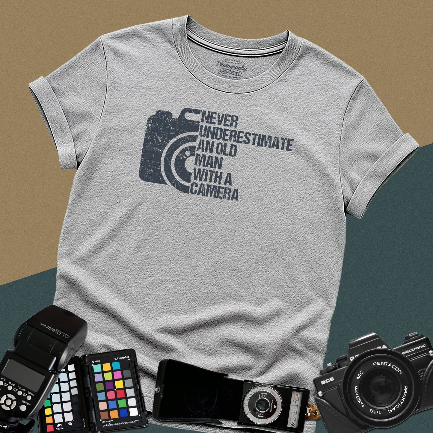 0081. Never Underestimate An Old Man With A Camera Grunge Photo Camera Unisex T-Shirt