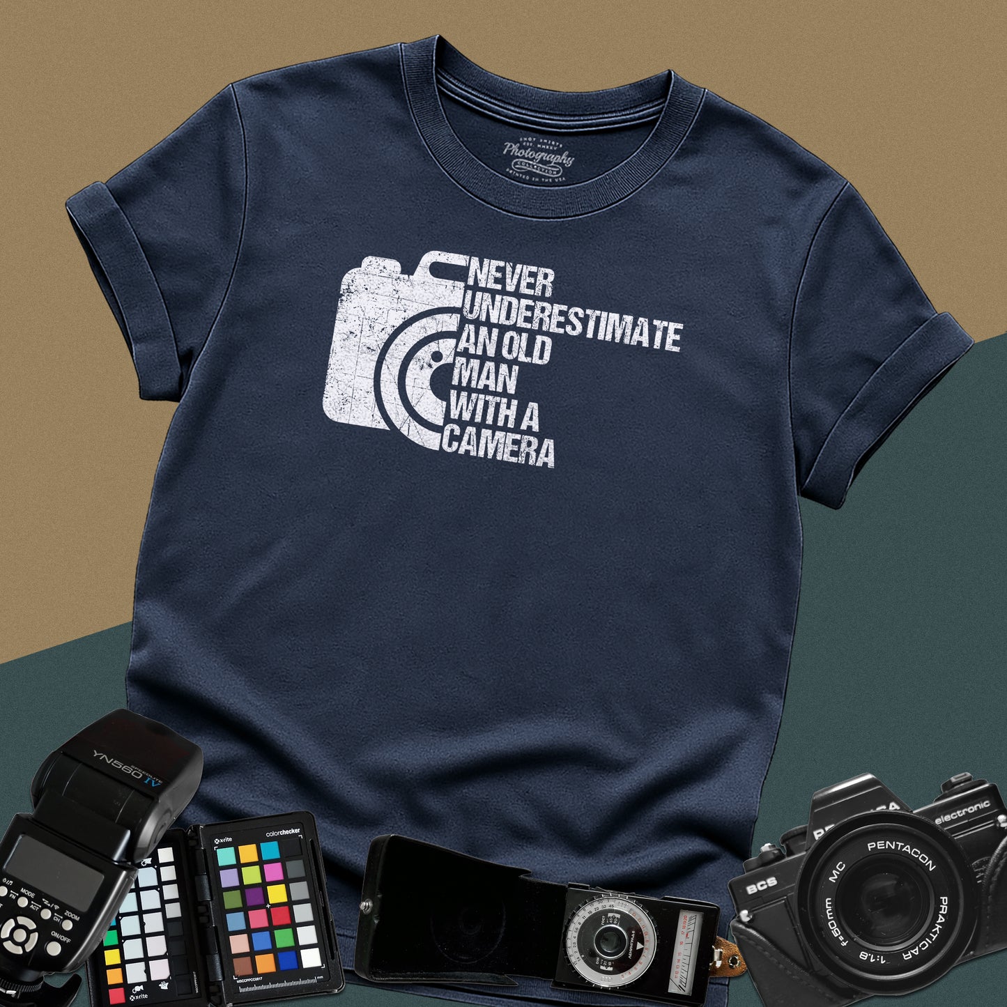 0081. Never Underestimate An Old Man With A Camera Grunge Photo Camera Unisex T-Shirt